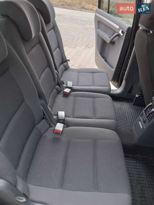 Мікровен Volkswagen Touran 2012 в Косові