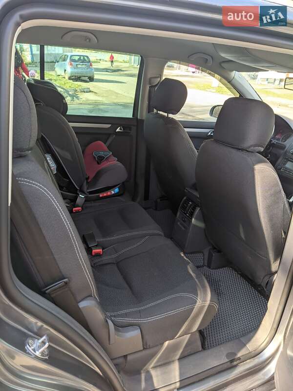 Минивэн Volkswagen Touran 2005 в Сквире