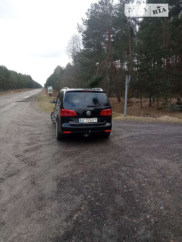 Мікровен Volkswagen Touran 2011 в Камені-Каширському