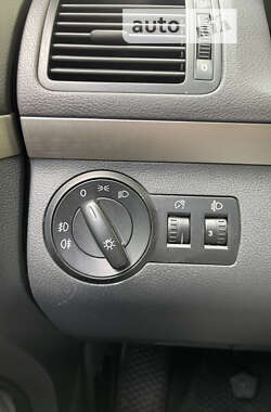 Минивэн Volkswagen Touran 2008 в 