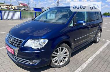 Минивэн Volkswagen Touran 2007 в Нововолынске