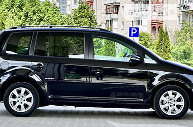 Минивэн Volkswagen Touran 2010 в Житомире