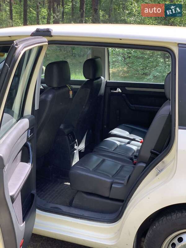 Минивэн Volkswagen Touran 2005 в Бородянке