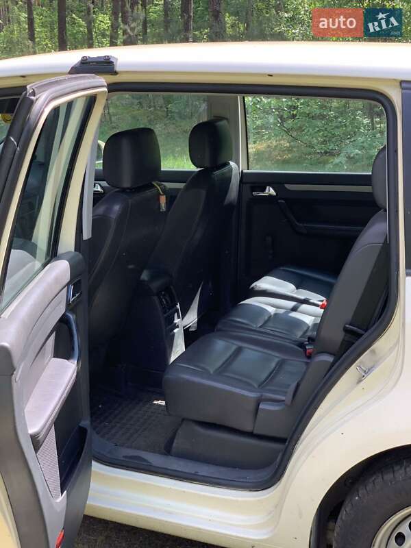 Минивэн Volkswagen Touran 2005 в Бородянке