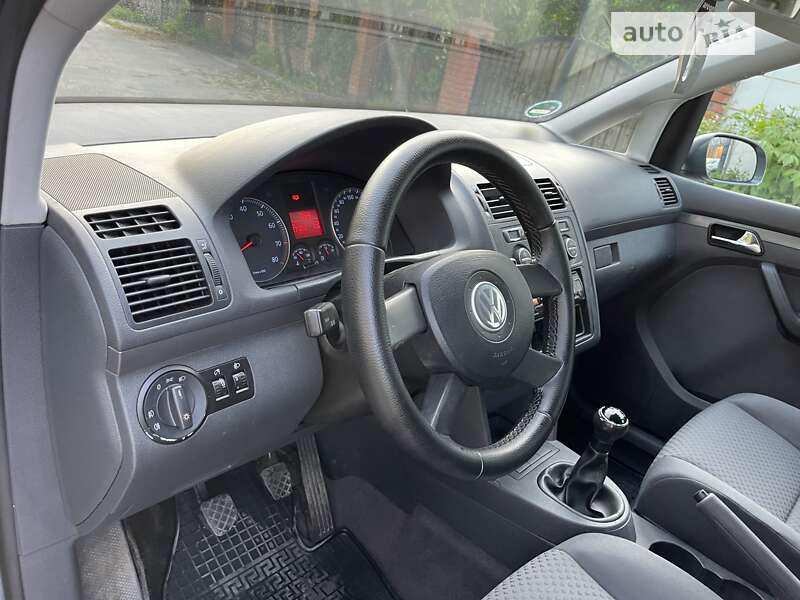 Минивэн Volkswagen Touran 2004 в Хмельницком
