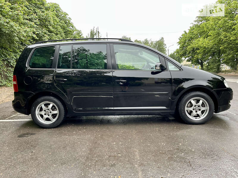 Мінівен Volkswagen Touran 2004 в Луцьку