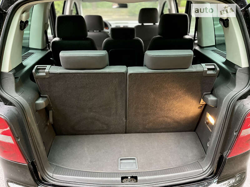 Мінівен Volkswagen Touran 2004 в Луцьку