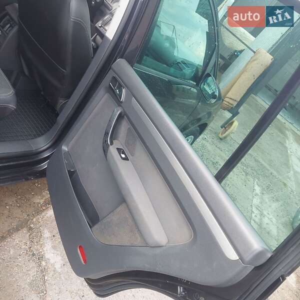 Мінівен Volkswagen Touran 2004 в Татарбунарах