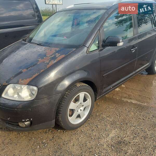 Мінівен Volkswagen Touran 2004 в Татарбунарах