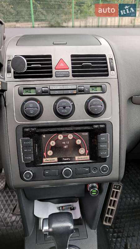 Минивэн Volkswagen Touran 2010 в Житомире