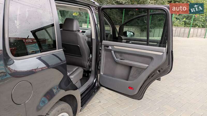 Минивэн Volkswagen Touran 2010 в Житомире