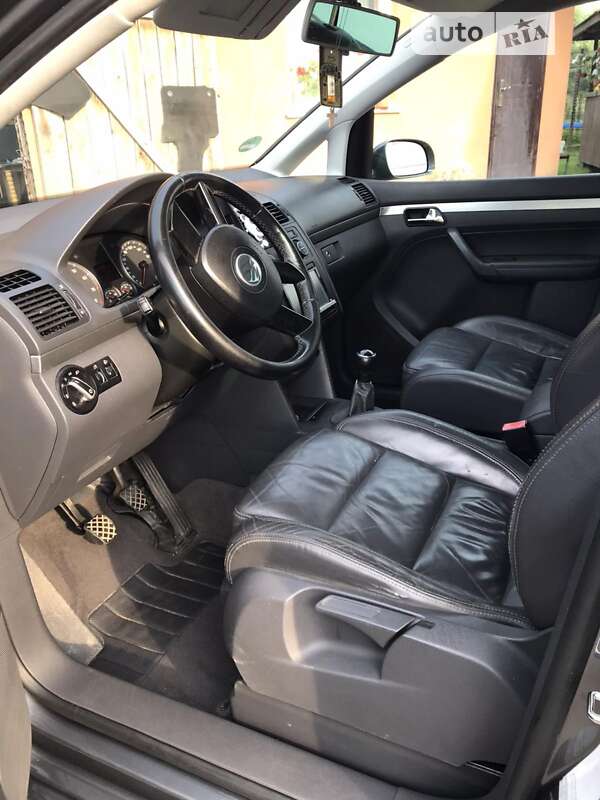 Минивэн Volkswagen Touran 2004 в Самборе