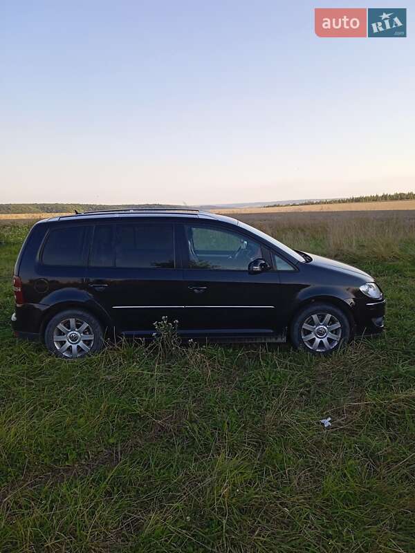 Минивэн Volkswagen Touran 2009 в 