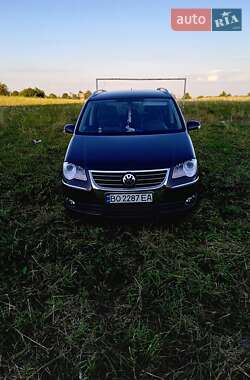 Минивэн Volkswagen Touran 2009 в 