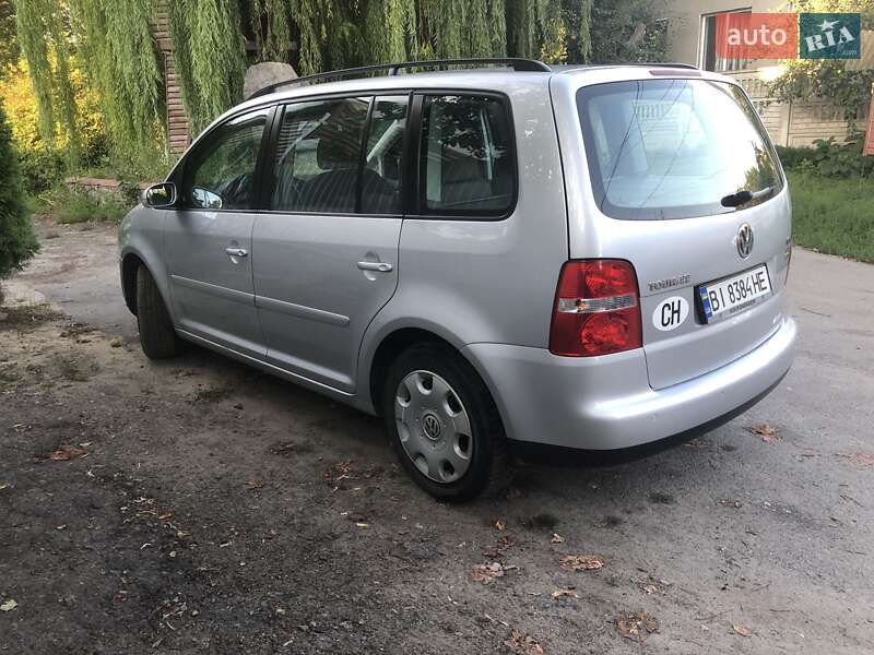 Минивэн Volkswagen Touran 2006 в Гадяче