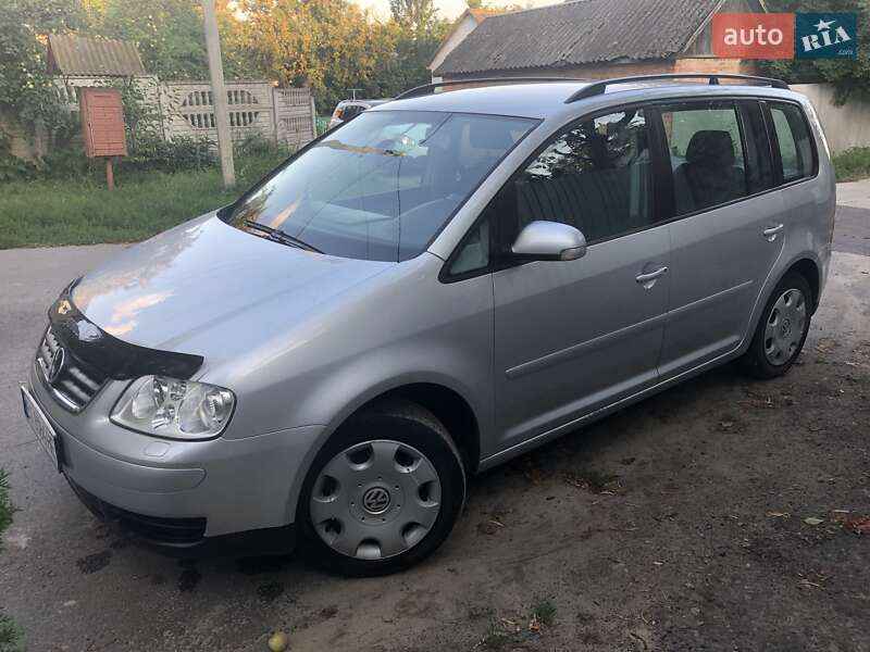 Минивэн Volkswagen Touran 2006 в Гадяче