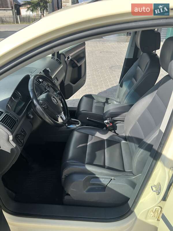 Микровэн Volkswagen Touran 2015 в Глыбокой фото 5 Микровэн Volkswagen Touran 2015 в Глыбокой