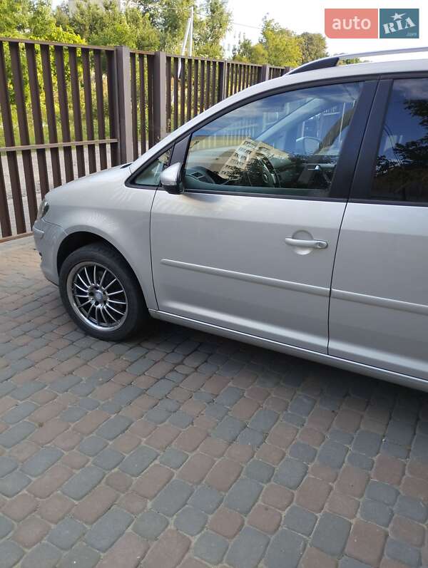 Минивэн Volkswagen Touran 2010 в Черкассах