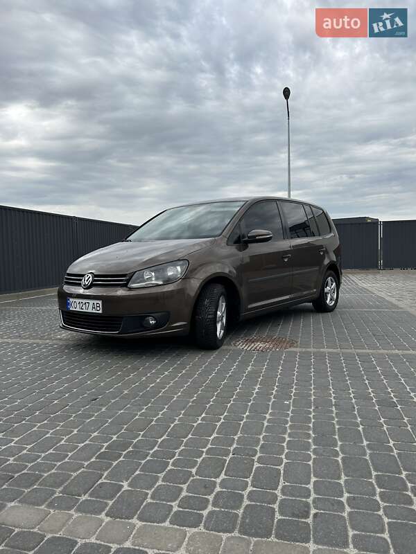Микровэн Volkswagen Touran 2011 в Иршаве