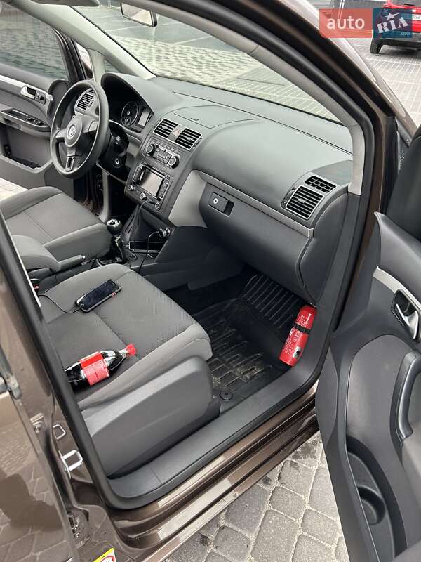 Микровэн Volkswagen Touran 2011 в Иршаве