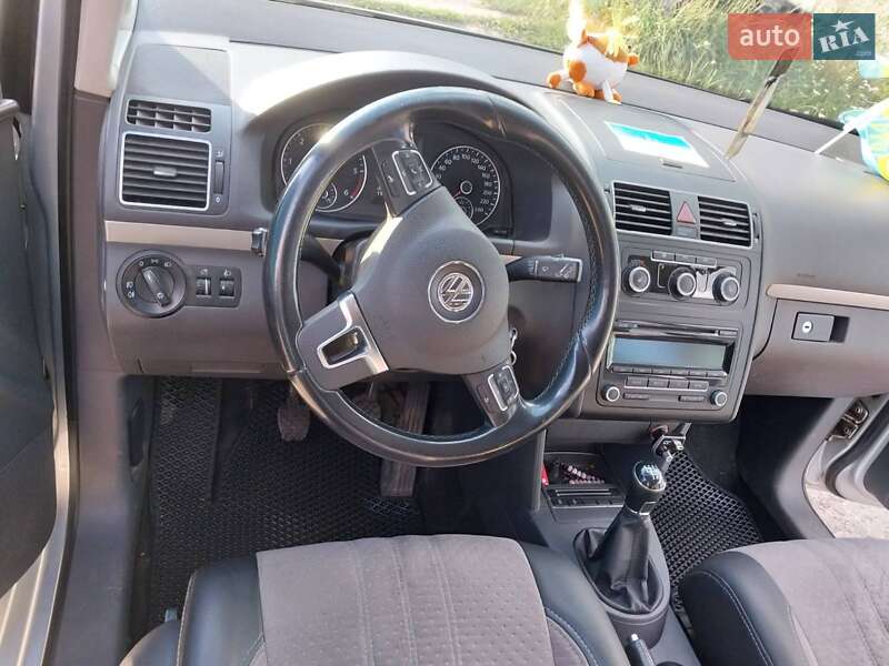 Микровэн Volkswagen Touran 2013 в Чуднове