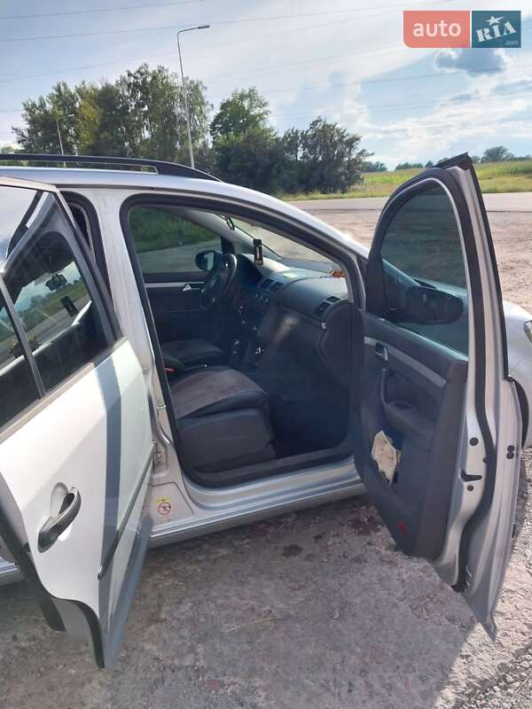 Микровэн Volkswagen Touran 2013 в Чуднове