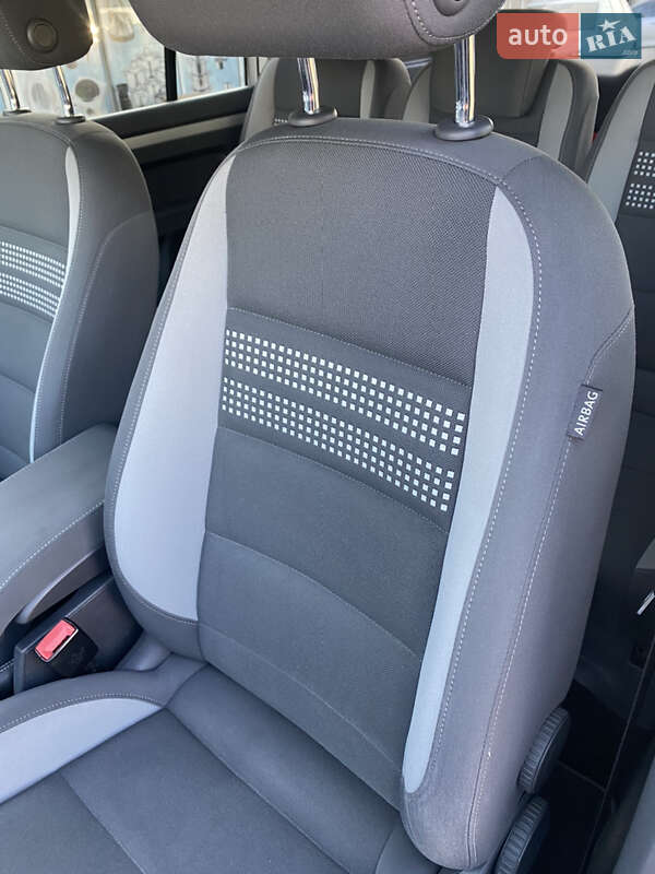 Микровэн Volkswagen Touran 2013 в Мукачево