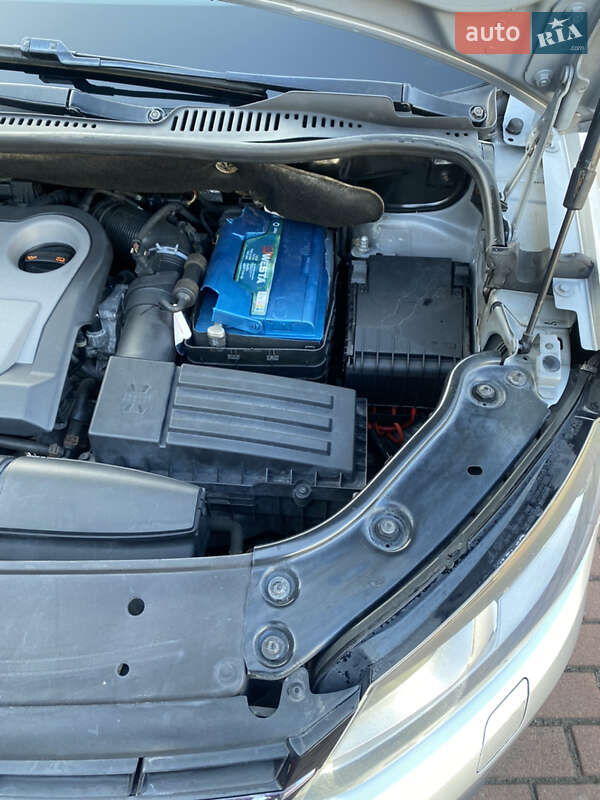 Микровэн Volkswagen Touran 2013 в Мукачево