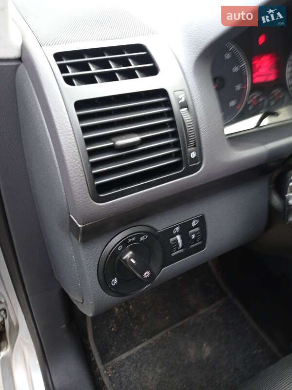 Минивэн Volkswagen Touran 2006 в Львове