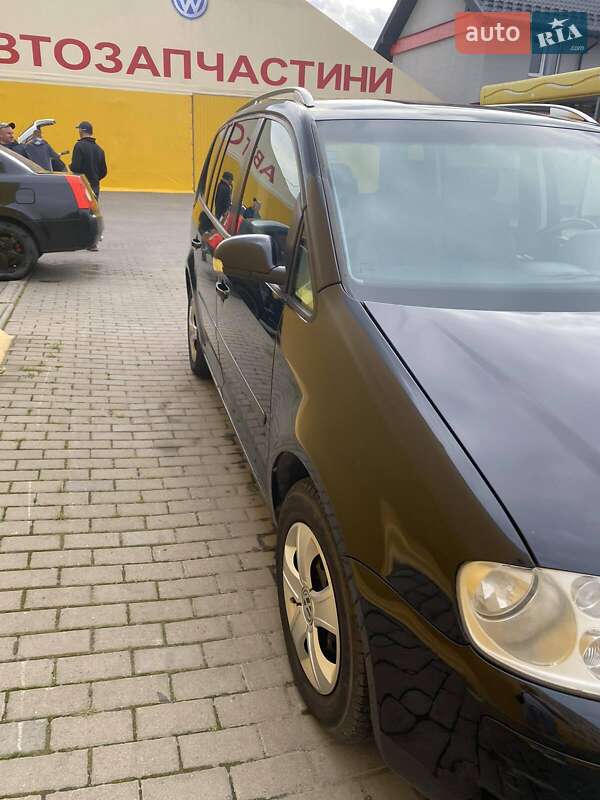 Минивэн Volkswagen Touran 2003 в Новояворовске