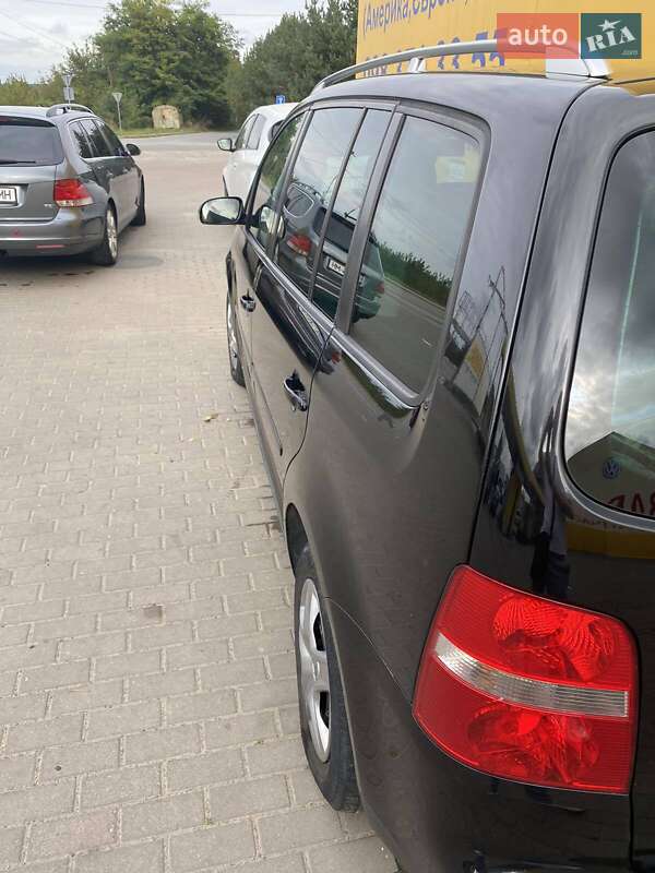 Минивэн Volkswagen Touran 2003 в Новояворовске