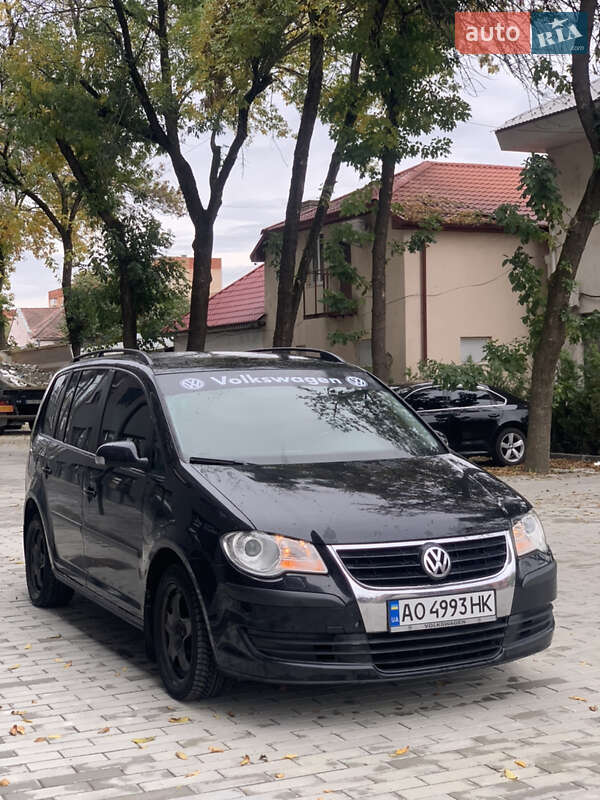 Мінівен Volkswagen Touran 2007 в Ужгороді
