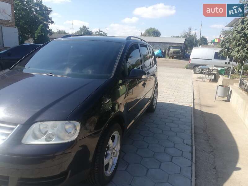 Минивэн Volkswagen Touran 2004 в Вознесенске