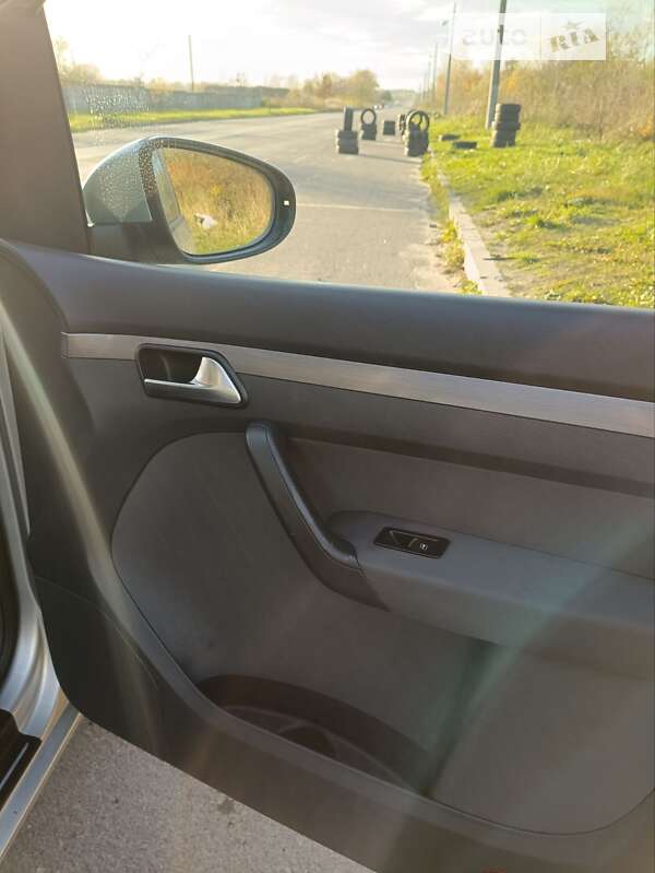 Микровэн Volkswagen Touran 2011 в Львове фото 29 Микровэн Volkswagen Touran 2011 в Львове