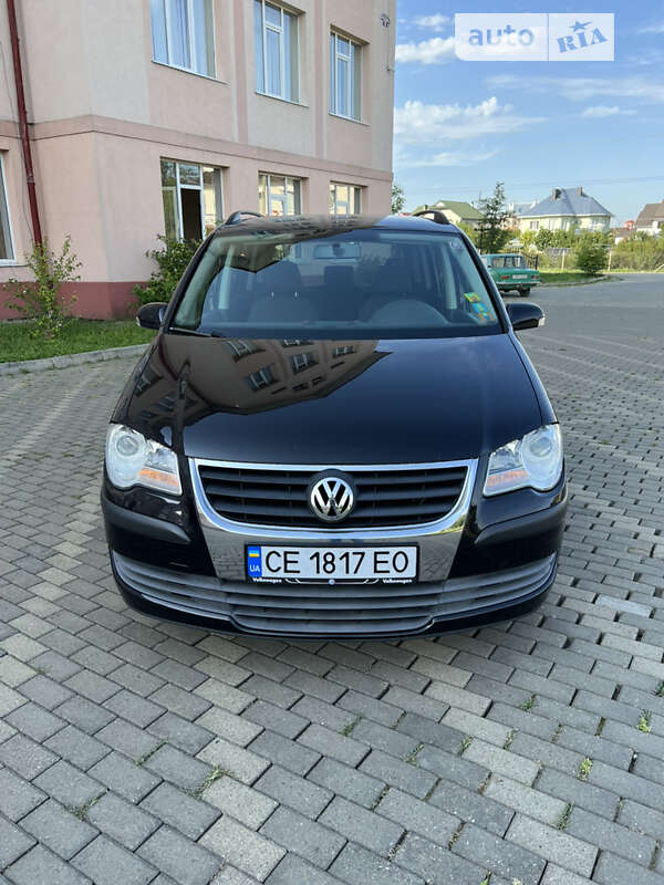 Минивэн Volkswagen Touran 2008 в Черновцах