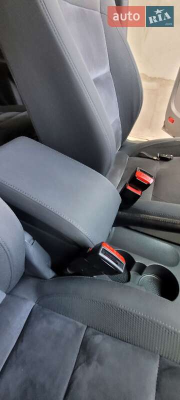 Микровэн Volkswagen Touran 2014 в Черновцах