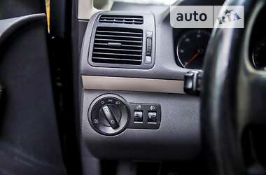 Мінівен Volkswagen Touran 2010 в Луцьку