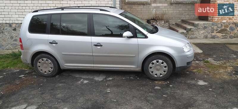 Минивэн Volkswagen Touran 2006 в Светловодске