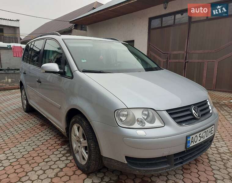 Минивэн Volkswagen Touran 2006 в Иршаве