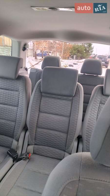 Минивэн Volkswagen Touran 2007 в Луцке фото 5 Минивэн Volkswagen Touran 2007 в Луцке