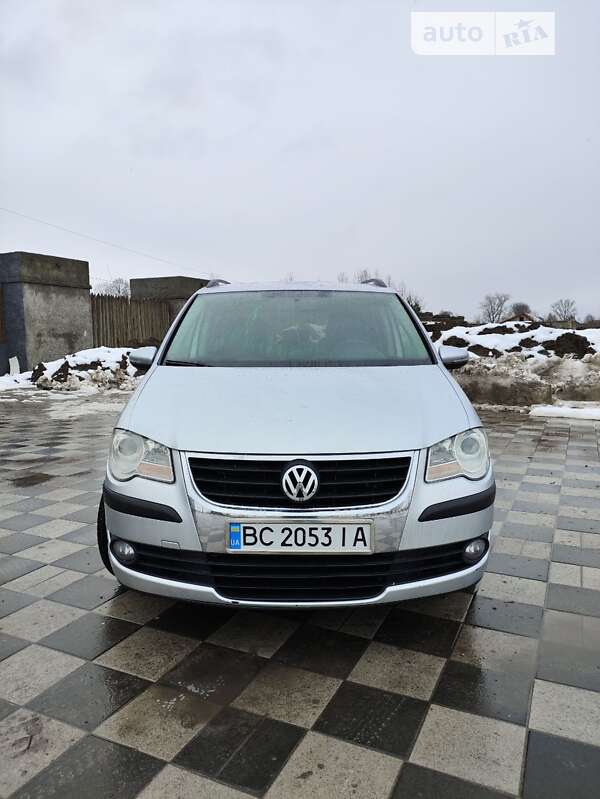 Мінівен Volkswagen Touran 2010 в Самборі