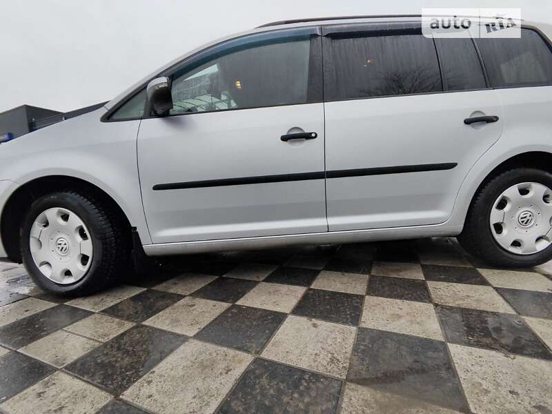 Мінівен Volkswagen Touran 2010 в Самборі