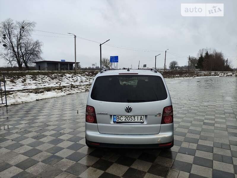 Мінівен Volkswagen Touran 2010 в Самборі