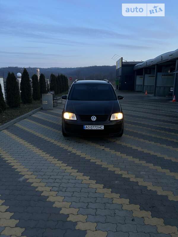 Минивэн Volkswagen Touran 2003 в Иршаве