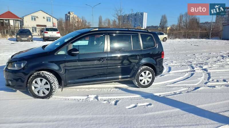 Микровэн Volkswagen Touran 2011 в Киеве