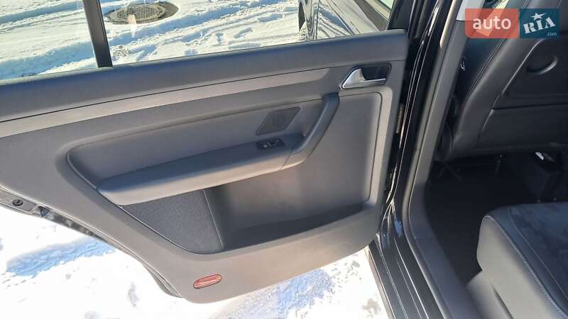 Микровэн Volkswagen Touran 2011 в Киеве