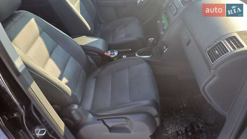Микровэн Volkswagen Touran 2011 в Киеве