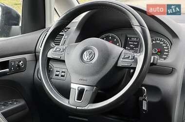 Микровэн Volkswagen Touran 2013 в Львове