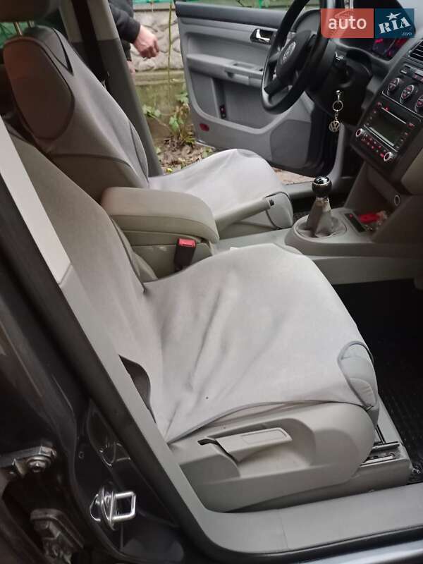 Минивэн Volkswagen Touran 2006 в Днепре