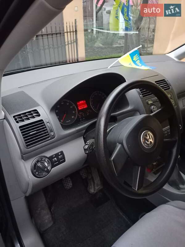 Минивэн Volkswagen Touran 2006 в Днепре